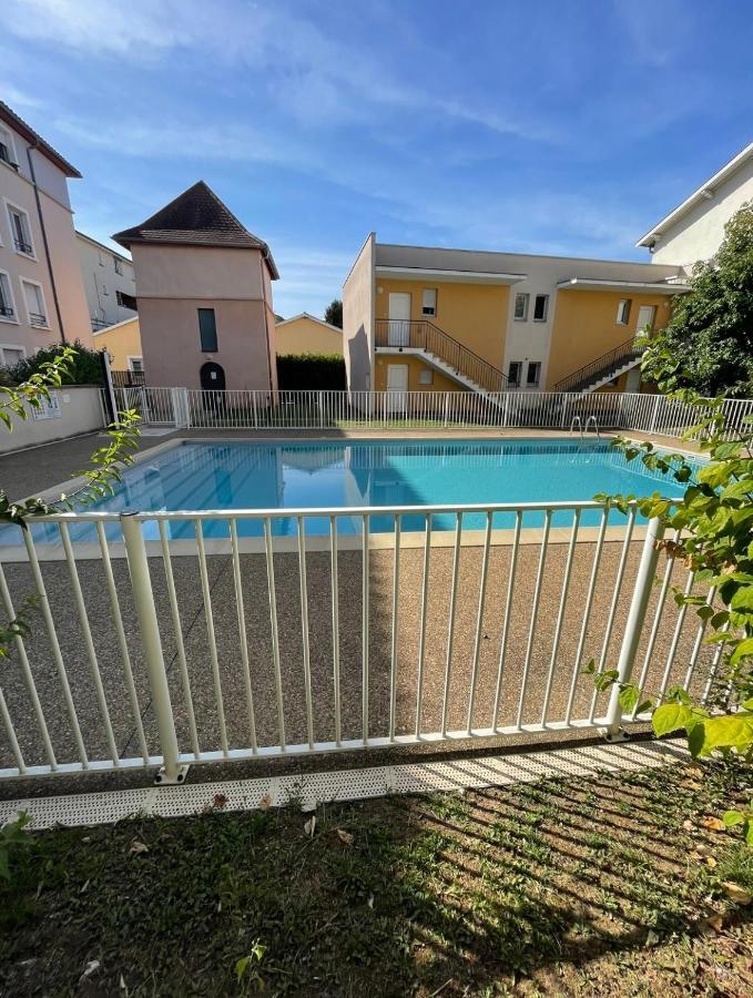Appartement Avec Place De Parking Et Piscine Villefranche-sur-Saône Екстериор снимка