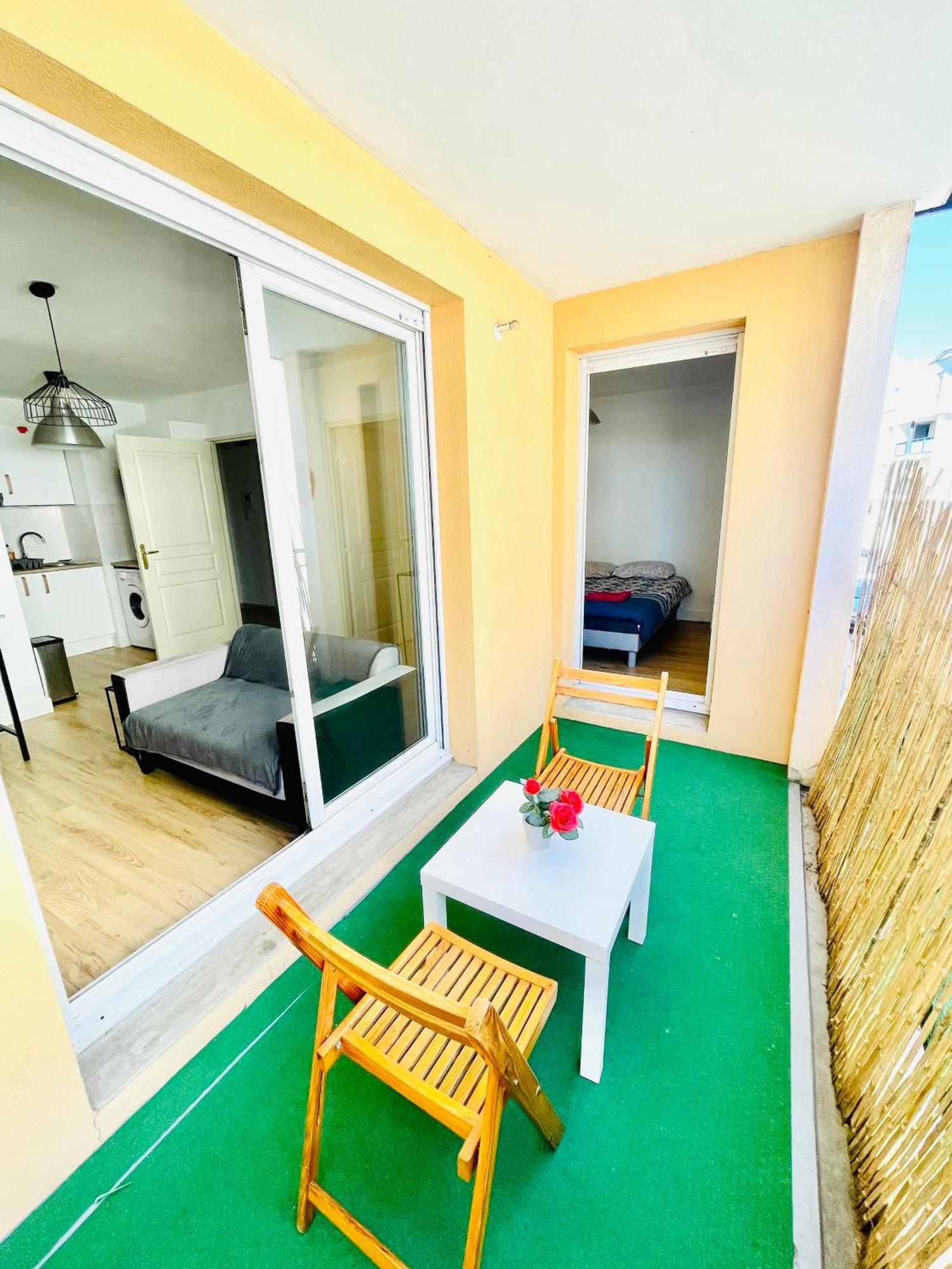 Appartement Avec Place De Parking Et Piscine Villefranche-sur-Saône Екстериор снимка